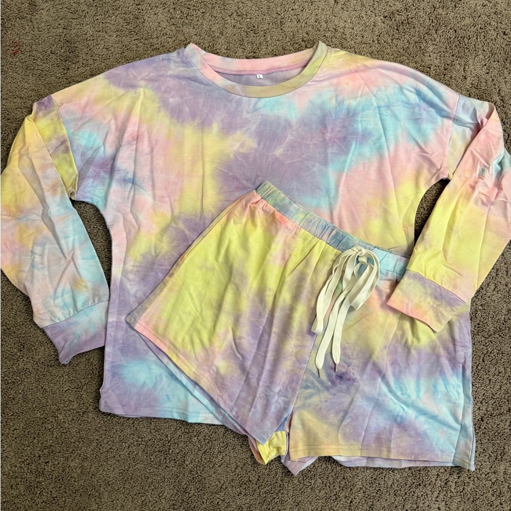 Tie-Dye Pastel Long Sleeve Top & Shorts Women size Large Dolman Shirt Set Color